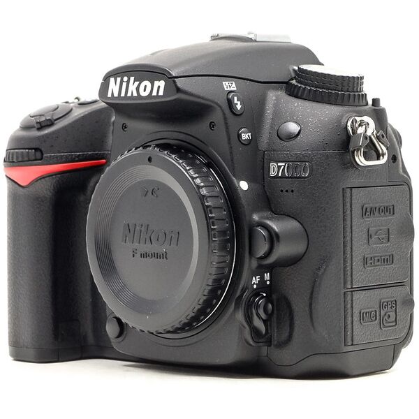 nikon d7000 (condition: like new)