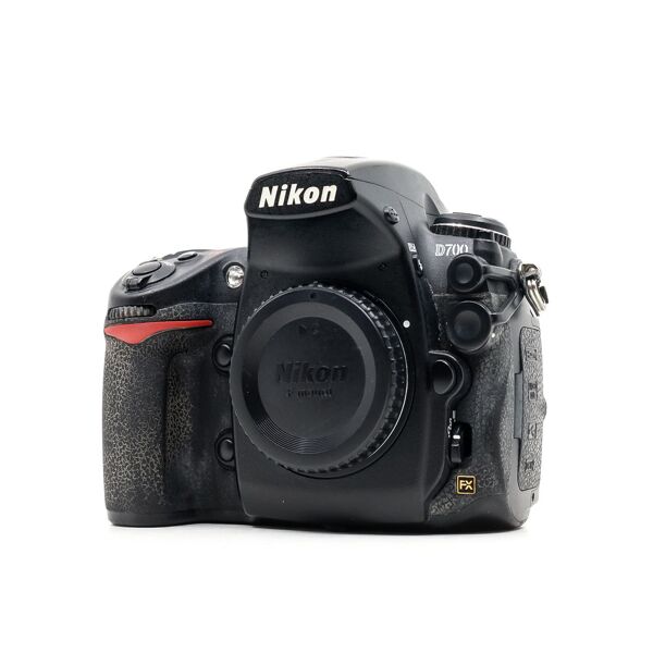 nikon d700 (condition: well used)
