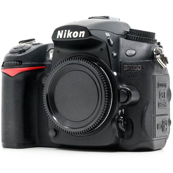 nikon d7000 (condition: good)