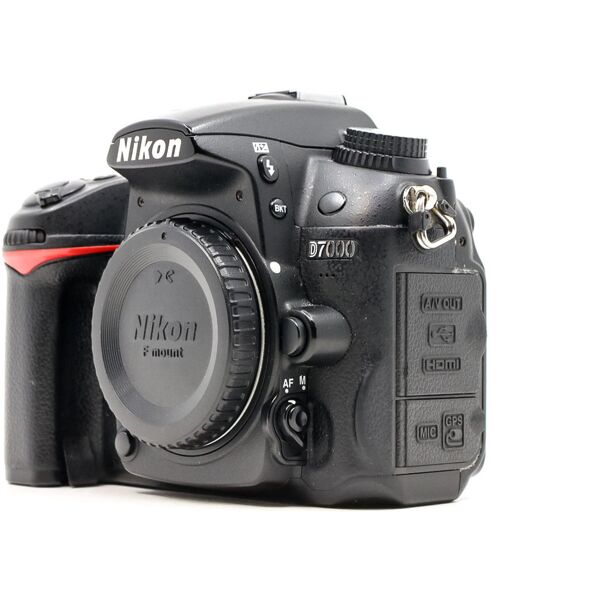 nikon d7000 (condition: excellent)