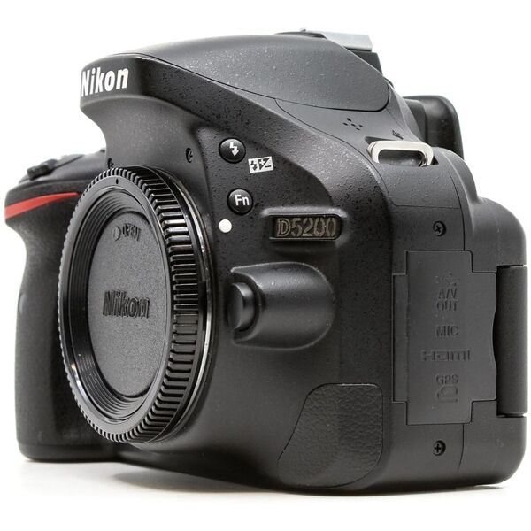 nikon d5200 (condition: excellent)