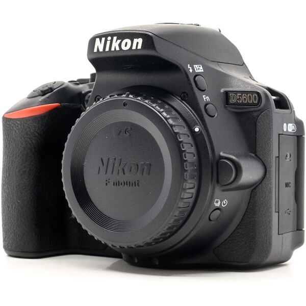 nikon d5600 (condition: excellent)