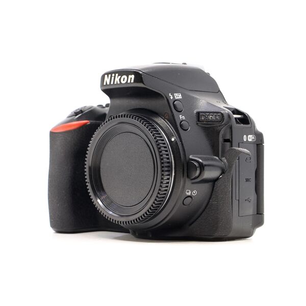 nikon d5600 (condition: well used)