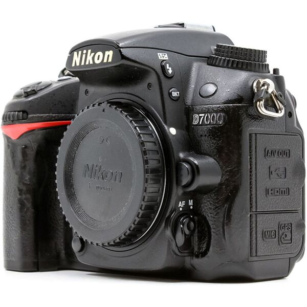 nikon d7000 (condition: heavily used)