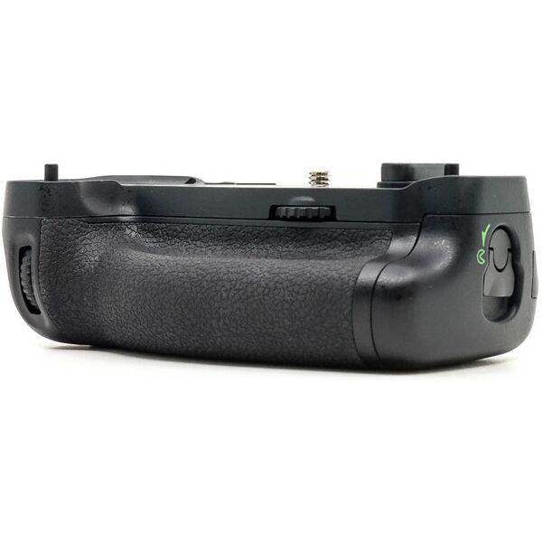 nikon mb-d16 battery grip (condition: excellent)