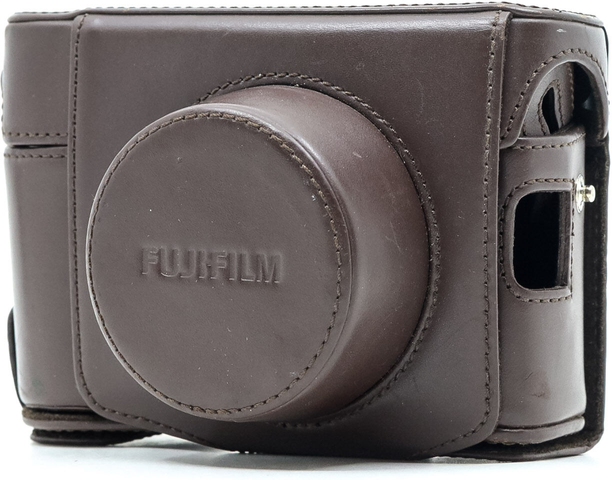 fujifilm x100f leather case (condition: good)