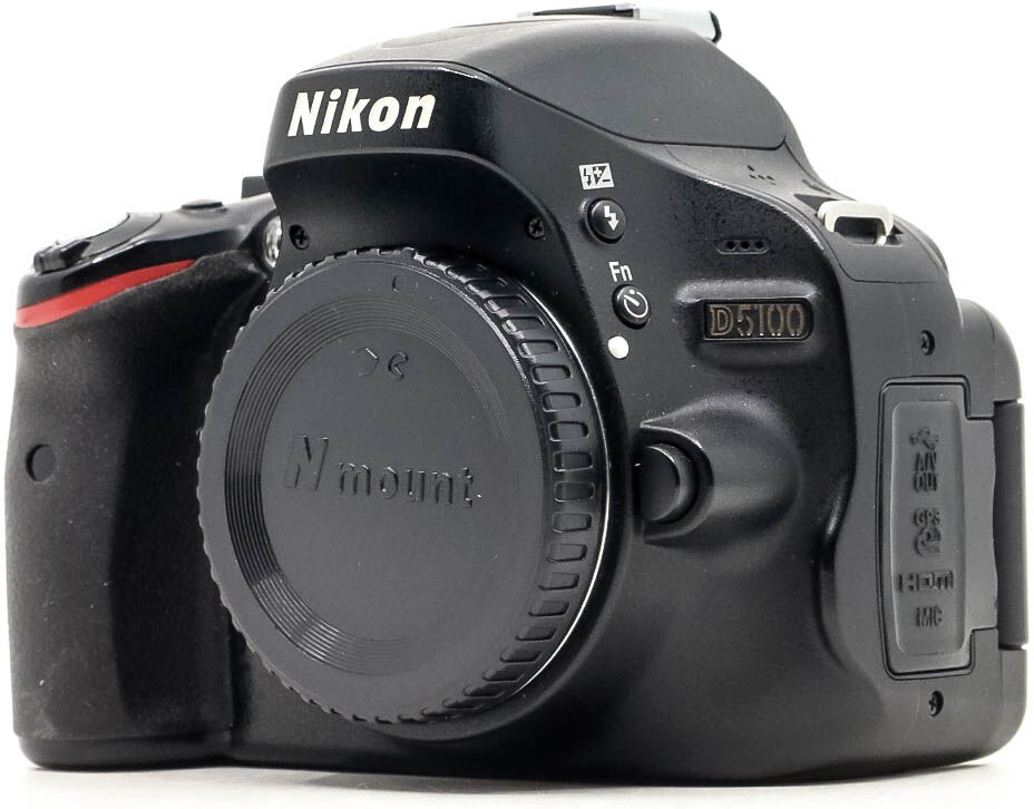 nikon d5100 (condition: well used)