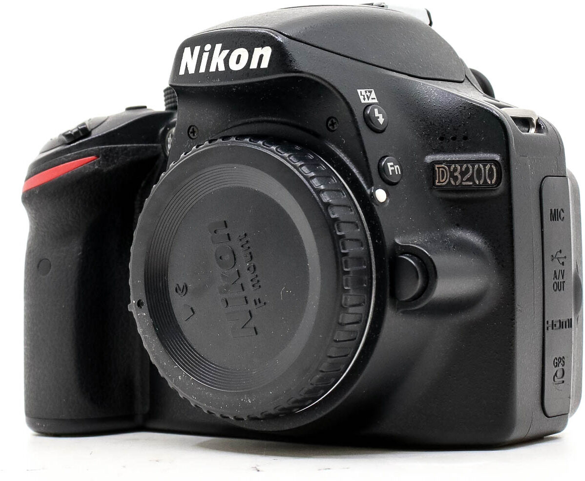 Nikon D3200 (Condition: Excellent)