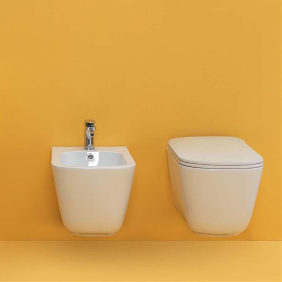 Sanitari sospesi Kerasan Tribeca vaso Norim, bidet e coprivaso slim soft close