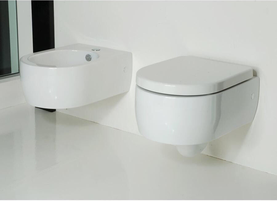 Sanitari sospesi Kerasan Flo 50 vaso, bidet e coprivaso avvolgente