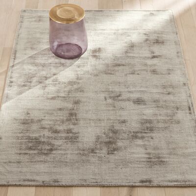 Tappeto Beige Mustha di AM.PM - In Tencel Fatto a Mano con Riflessi di Luce Tappeto Beige Mustha di AM.PM - In Tencel Fatto a Mano con Riflessi di Luce