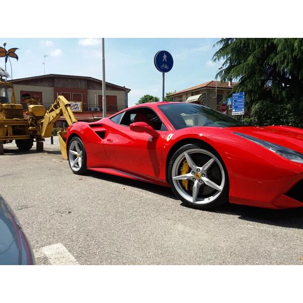 smartbox ferrari f488 gtb su pista: 5 giri sul circuito di castelletto e video a bordo