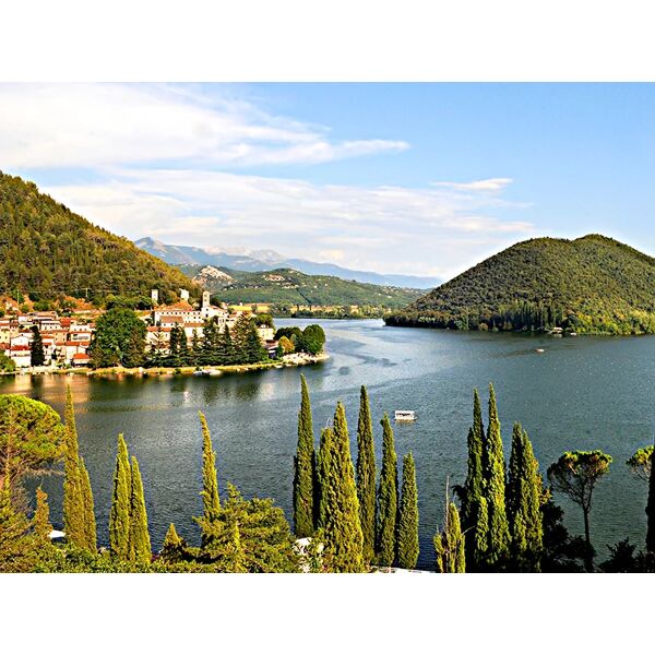 smartbox al lago di piediluco con la famiglia: tour in battello e in bicicletta per 4