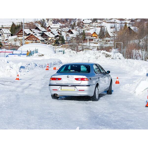 smartbox corso di guida sicura su neve e ghiaccio con attestato finale