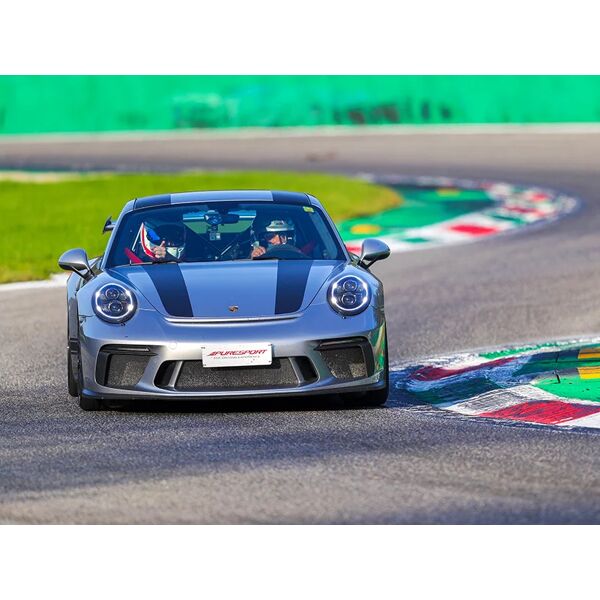 smartbox guida in pista al mugello: 1 giro al volante di una porsche 911 gt3