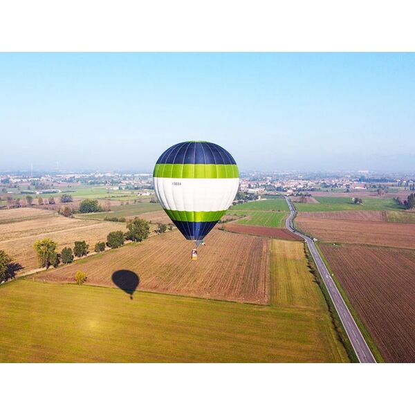 smartbox orizzonti e sapori lombardi: suggestivo volo in mongolfiera con colazione per 4