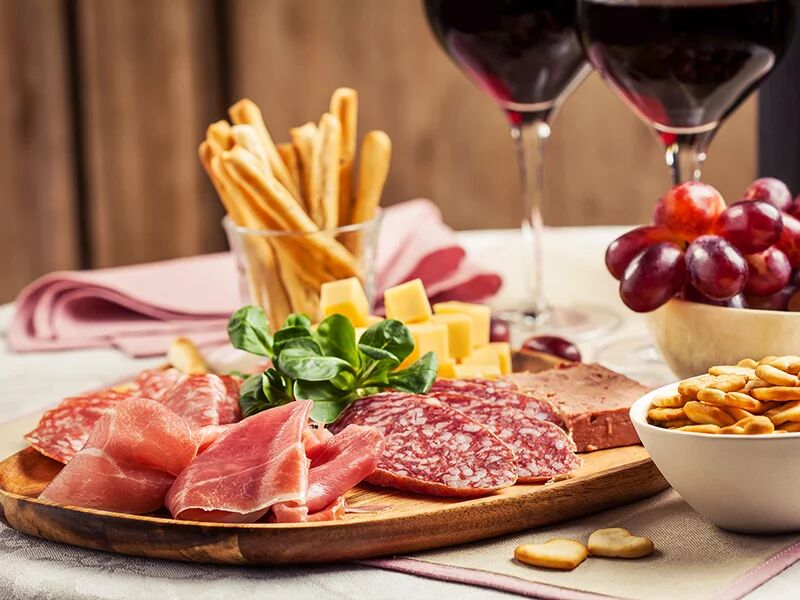 smartbox gustosa parentesi in brianza: 1 tagliere di salumi e 1 calice di vino a scelta tra 5