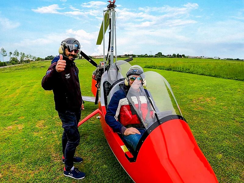 smartbox volo in autogiro biposto di 1 ora per 2 con debriefing, foto e video ricordo