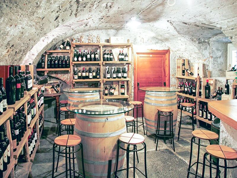 smartbox enoteca sul lago di como: 2 calici di vino a scelta e un tagliere