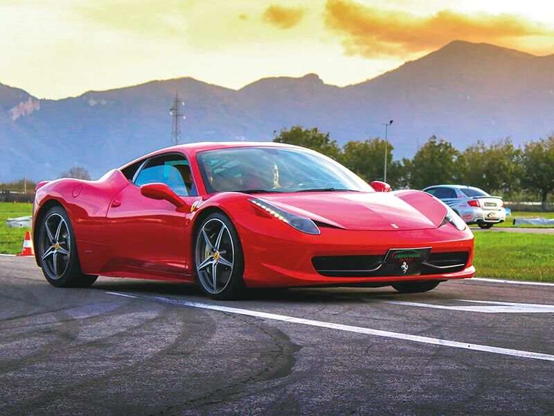 SmartBox Autodromo di Arese: 4 emozionanti giri su Ferrari e Lamborghini con video ricordo