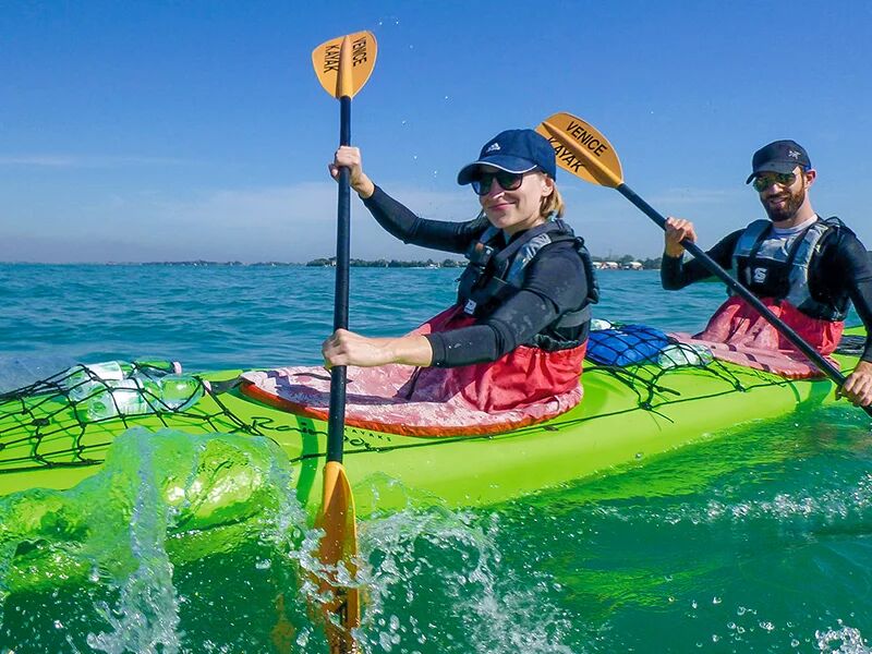 SmartBox Verso lâ€™isola di Burano: 1 emozionante tour guidato in kayak per 2 persone