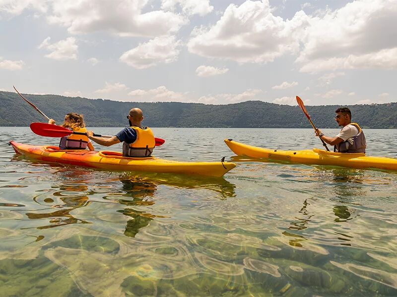 SmartBox Alla scoperta del Lago di Castel Gandolfo con un emozionante tour in kayak per 2 persone
