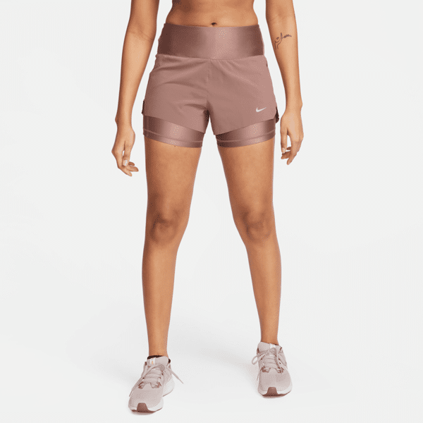 nike shorts da running 2-in-1 a vita media con tasche 8 cm  dri-fit swift – donna - viola
