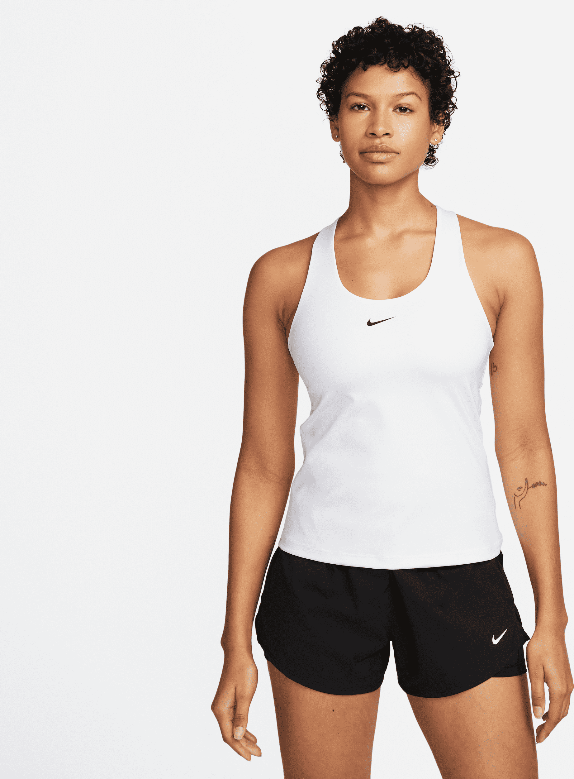 nike canotta con bra imbottito a sostegno medio  swoosh – donna - bianco