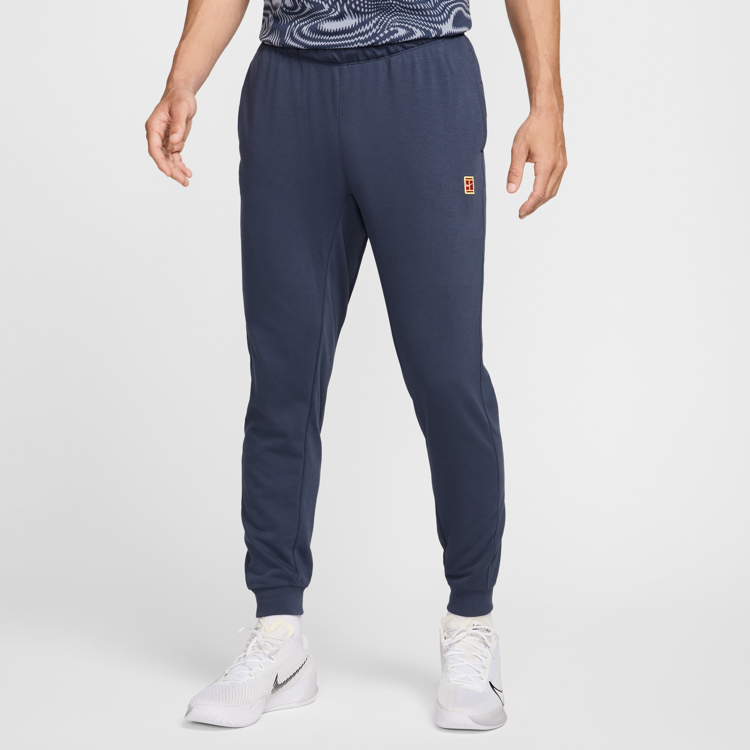 nike pantaloni da tennis in french terry court heritage – uomo - blu