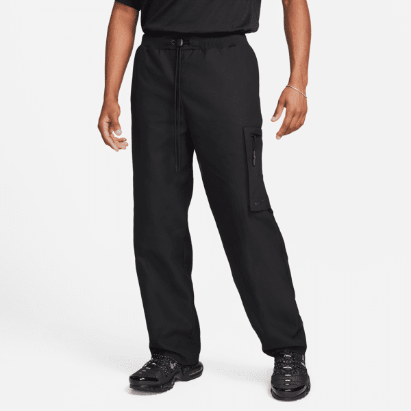 nike pantaloni utility in tessuto  sportswear tech pack – uomo - nero