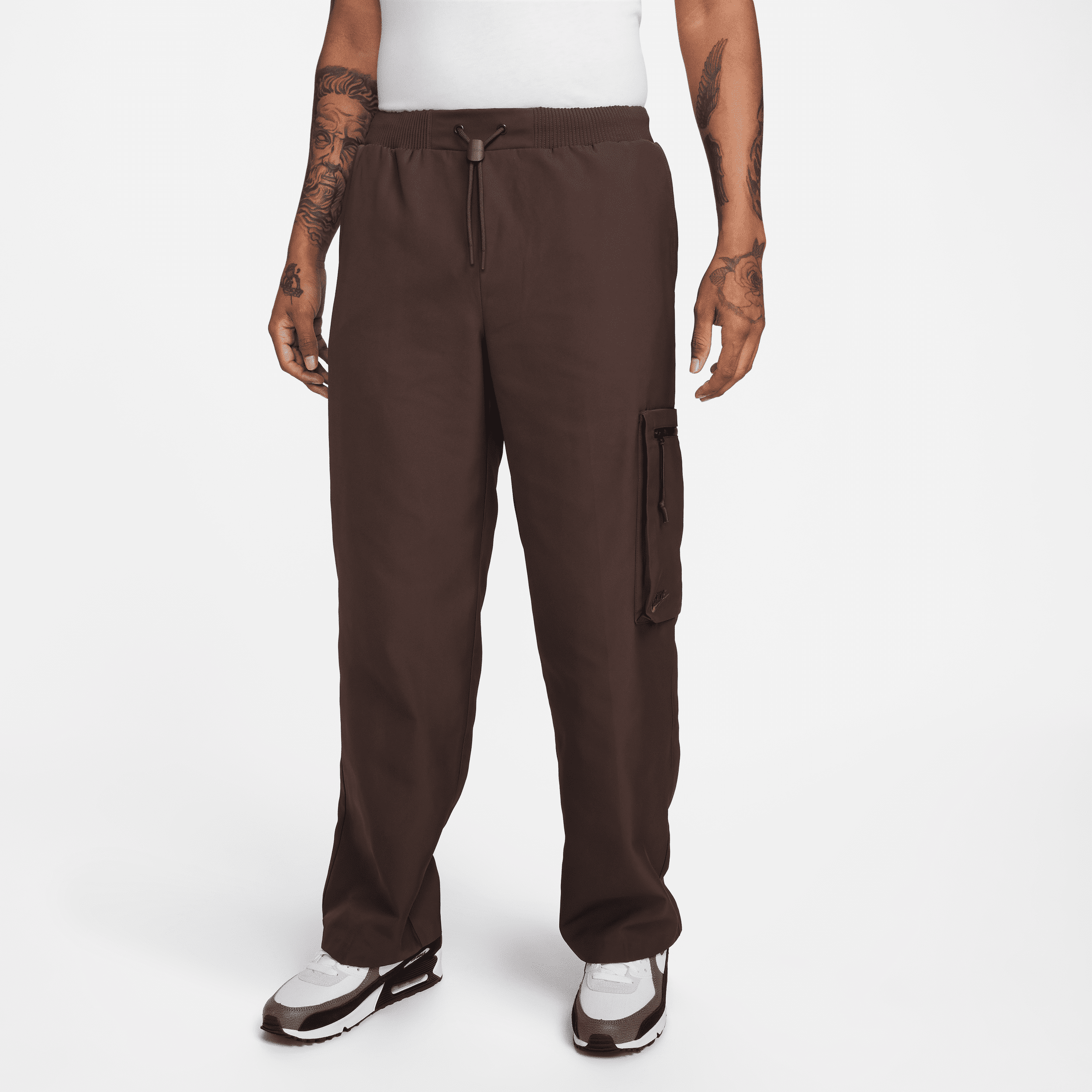 nike pantaloni utility in tessuto  sportswear tech pack – uomo - marrone