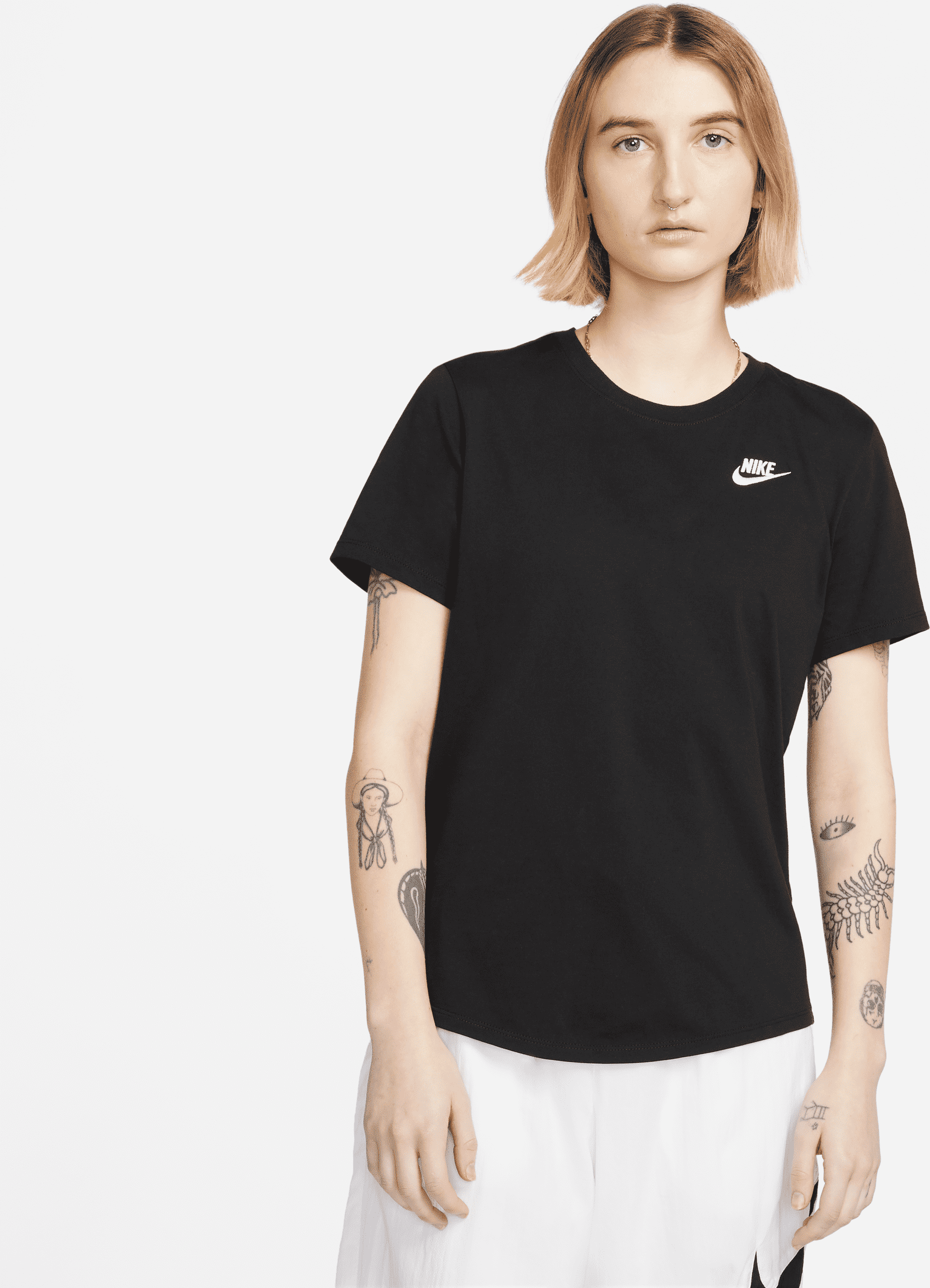 nike t-shirt  sportswear club essentials – donna - nero