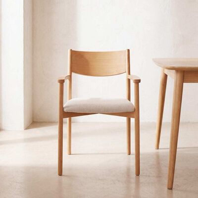 Maisons du Monde Sedia da pranzo in tessuto di poliestere riciclato color écru con gambe in legno massello di faggio chiaro 58.5x80x54.5cm Maisons du Monde Sedia da pranzo in tessuto di poliestere riciclato color écru con gambe in legno massello di faggio chiaro 58.5x80x54.5cm