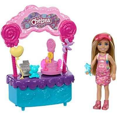 Barbie Stacie Al Salvataggio Con La Bambola Del Set Di Gioco Del Negozio Di Dolci Di Chelsea Barbie Stacie Al Salvataggio Con La Bambola Del Set Di Gioco Del Negozio Di Dolci Di Chelsea