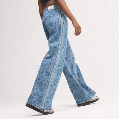 Adidas PANTALONI DENIM LIBERTY LONDON FIREBIRD A VITA MEDIA E GAMBA DRITTA 24-30 Denim Blue / Light Denim Adidas PANTALONI DENIM LIBERTY LONDON FIREBIRD A VITA MEDIA E GAMBA DRITTA 24-30 Denim Blue / Light Denim