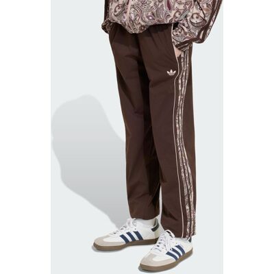 Adidas Pantaloni da allenamento SST a vestibilità ampia con stampa Paisley 7-8A Aurora Coffee Adidas Pantaloni da allenamento SST a vestibilità ampia con stampa Paisley 7-8A Aurora Coffee