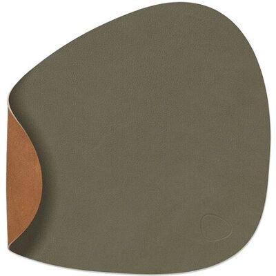 Lind DNA Tovaglietta Double Curve Nupo Army Green/ Nupo Nature 24x28 cm Lind DNA Tovaglietta Double Curve Nupo Army Green/ Nupo Nature 24x28 cm
