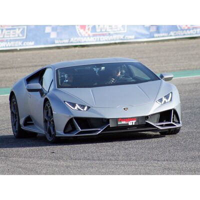 Smartbox 1 giro su pista alla guida di una Lamborghini Huracán EVO Smartbox 1 giro su pista alla guida di una Lamborghini Huracán EVO