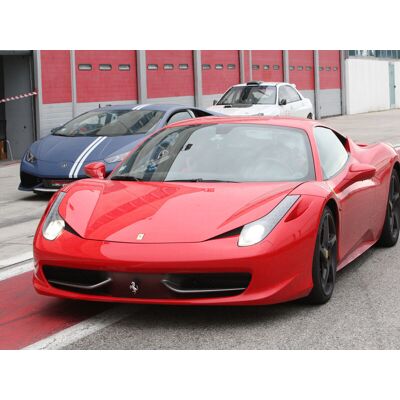 Smartbox 2 giri sul Circuito Varano de' Melegari in Supercar Smartbox 2 giri sul Circuito Varano de' Melegari in Supercar