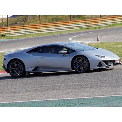 Smartbox Lamborghini Huracán EVO: 2 giri sul Circuito Varano de' Melegari Smartbox Lamborghini Huracán EVO: 2 giri sul Circuito Varano de' Melegari
