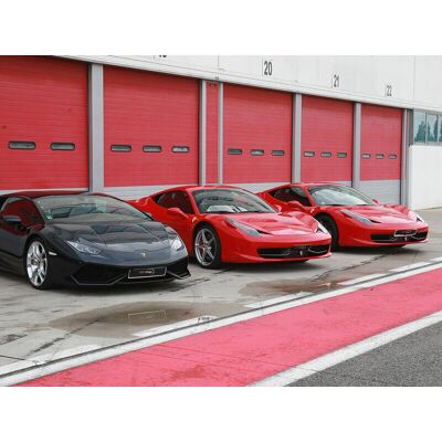 Smartbox Emozioni in pista: 2 giri alla guida di 1 supercar e video ricordo Smartbox Emozioni in pista: 2 giri alla guida di 1 supercar e video ricordo