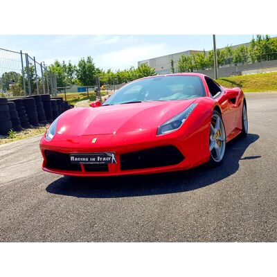 Smartbox Mini GT: 2 giri in Ferrari 488 da copilota con video Smartbox Mini GT: 2 giri in Ferrari 488 da copilota con video