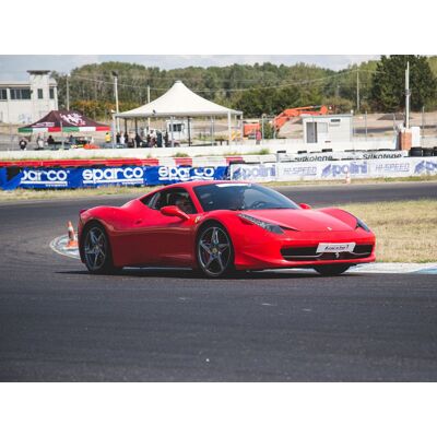 Smartbox Guida su pista a Castelletto di Branduzzo: 1 giro su Ferrari 458 con video Smartbox Guida su pista a Castelletto di Branduzzo: 1 giro su Ferrari 458 con video