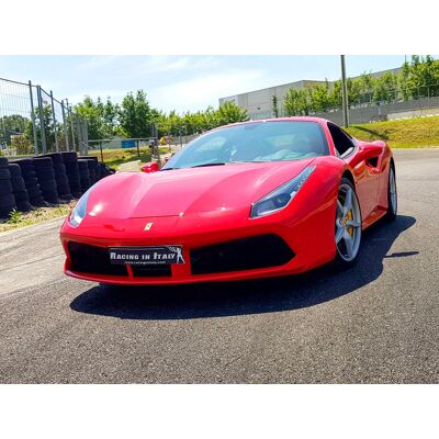Smartbox Ferrari F488 GTB su pista: 1 giro sul Circuito di Castelletto e video a bordo Smartbox Ferrari F488 GTB su pista: 1 giro sul Circuito di Castelletto e video a bordo
