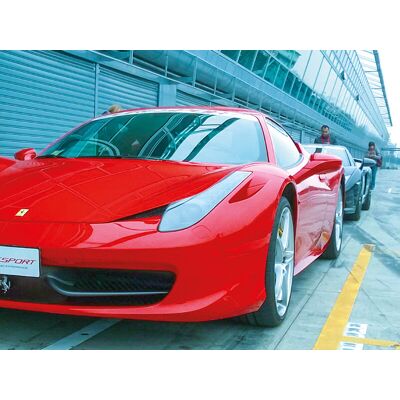 Smartbox Passione adrenalina: 2 emozionanti giri su Ferrari F458 Italia all'Autodromo di Cremona Smartbox Passione adrenalina: 2 emozionanti giri su Ferrari F458 Italia all'Autodromo di Cremona