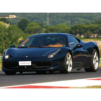 Smartbox Adrenalina su pista al Circuito di Vairano: 2 giri alla guida di una Ferrari F458 Italia Smartbox Adrenalina su pista al Circuito di Vairano: 2 giri alla guida di una Ferrari F458 Italia
