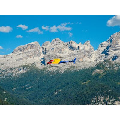 Smartbox Dolomiti del Brenta: tour panoramico con un volo di 15 minuti in elicottero Smartbox Dolomiti del Brenta: tour panoramico con un volo di 15 minuti in elicottero