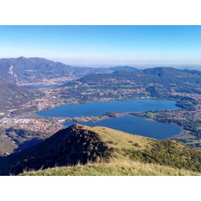 Smartbox Suggestivo tour in elicottero di 40 minuti sorvolando i laghi della Brianza Smartbox Suggestivo tour in elicottero di 40 minuti sorvolando i laghi della Brianza