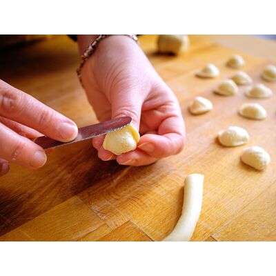 Smartbox Dalla cucina alla tavola: 1 lezione con massaia esperta a Bari e degustazione inclusa per 2 Smartbox Dalla cucina alla tavola: 1 lezione con massaia esperta a Bari e degustazione inclusa per 2