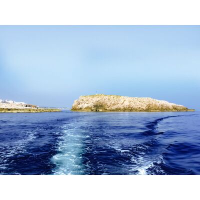 Smartbox Alla scoperta di Polignano a Mare in barca: tour tra coste e grotte marine per 4 persone Smartbox Alla scoperta di Polignano a Mare in barca: tour tra coste e grotte marine per 4 persone